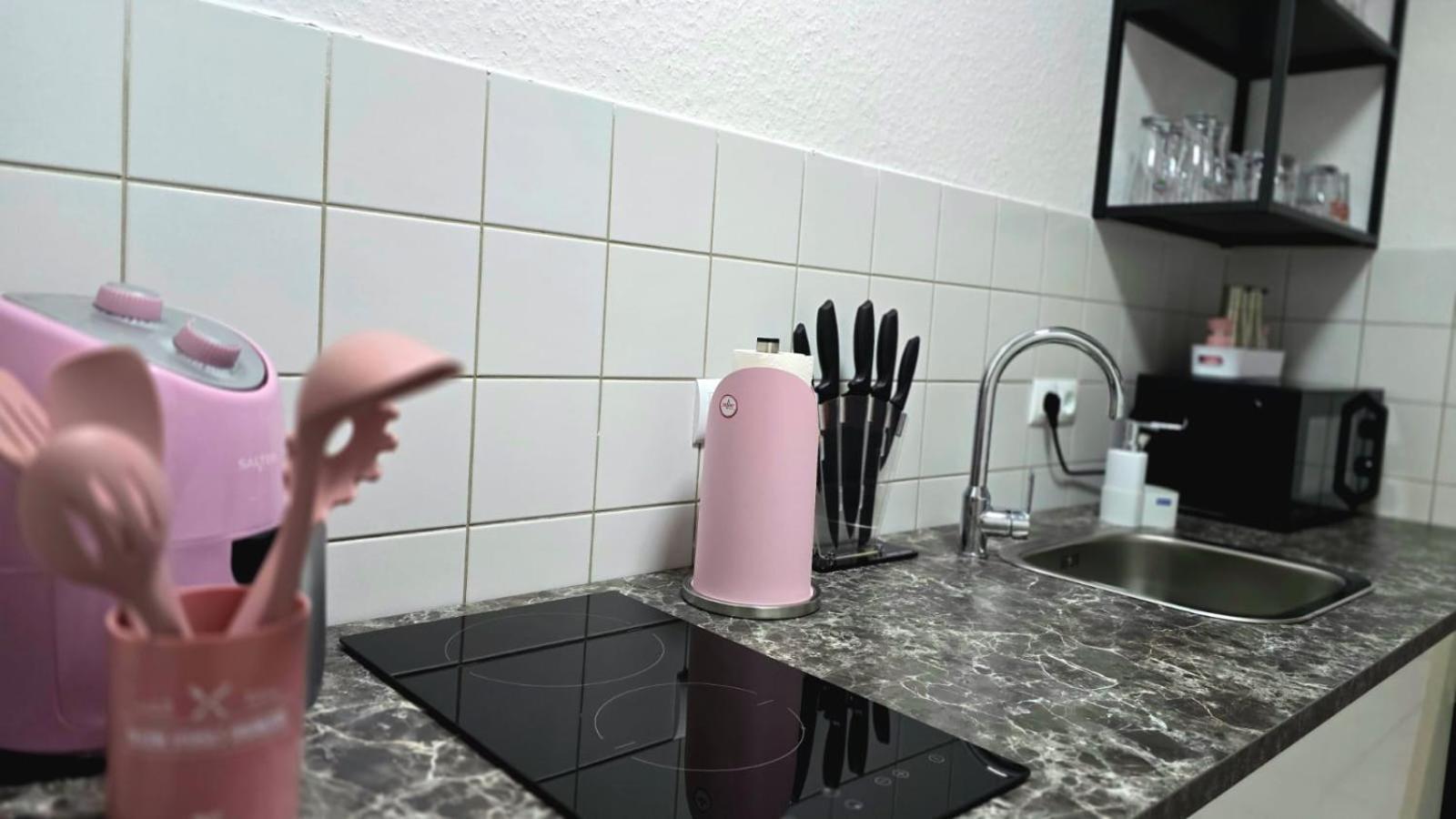 Happy Homes Pink - Up To 5 - Kueche - W-Lan - Netflix - Honig - Badewanne Nidda Екстер'єр фото